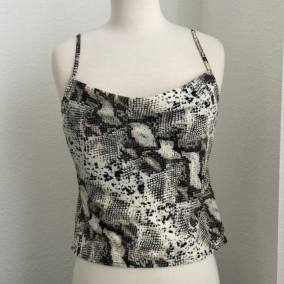 KENDALL & KYLIE loose neck Tanktop with snakeskin design in women’s size small. - Picture 4 of 9